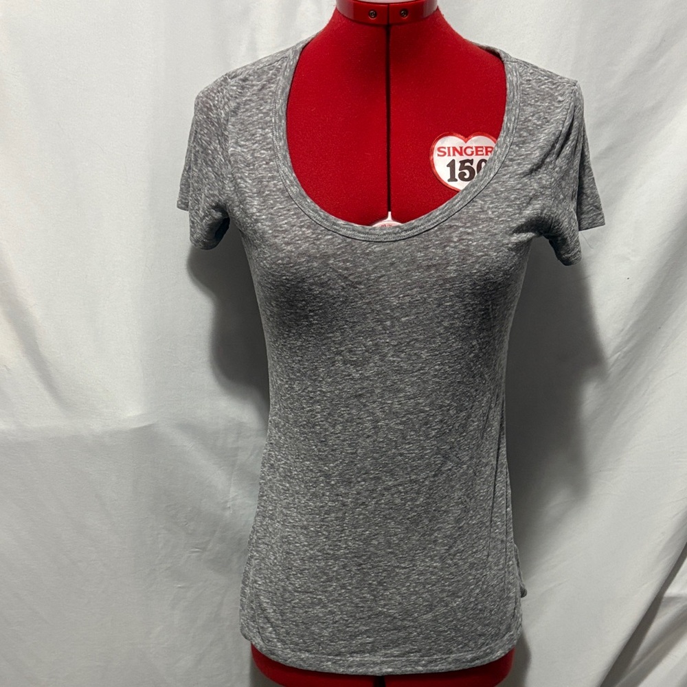 American Eagle Outfitters Heather Gray Scoop Neck Tee SM117